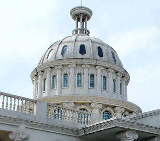 Illustration for article titled This Chinese Public Toilet Looks Like the U.S. Capitol Building
